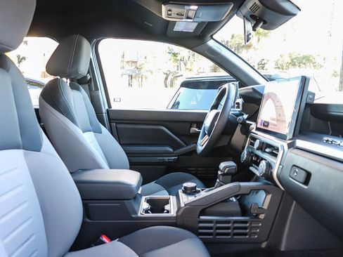 Used 2025 Toyota Tacoma TRD Off-Road image 19