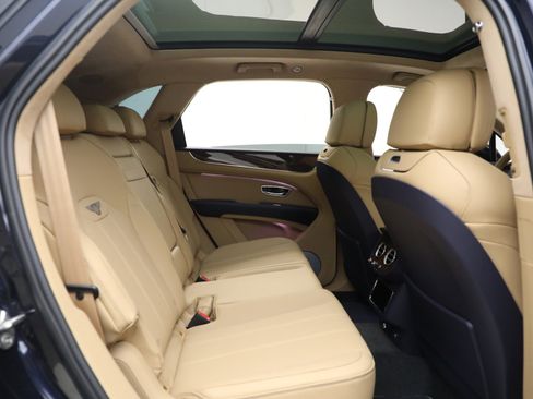 New 2025 Bentley Bentayga image 30