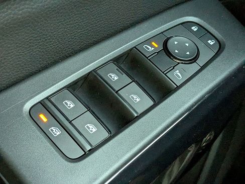 Used 2024 Nissan Pathfinder SV FWD image 26