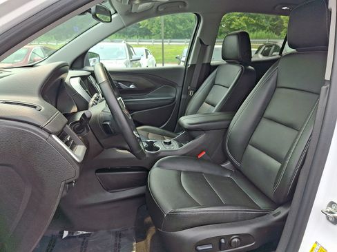 Used 2024 GMC Terrain SLT AWD/4WD image 14