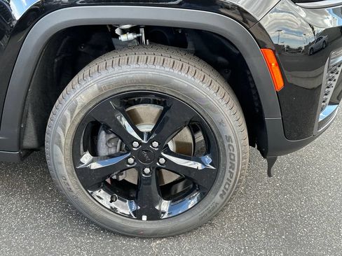 New 2026 Jeep Grand Cherokee L Limited w/ Limited Altitude Package AWD/4WD image 11