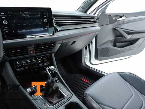 Used 2025 Volkswagen Jetta GLI Autobahn FWD image 23