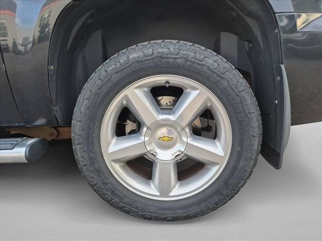 Used 2013 Chevrolet Suburban LT w/ Luxury Package AWD/4WD image 13