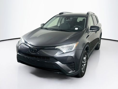 Used 2018 Toyota RAV4 LE FWD image 3