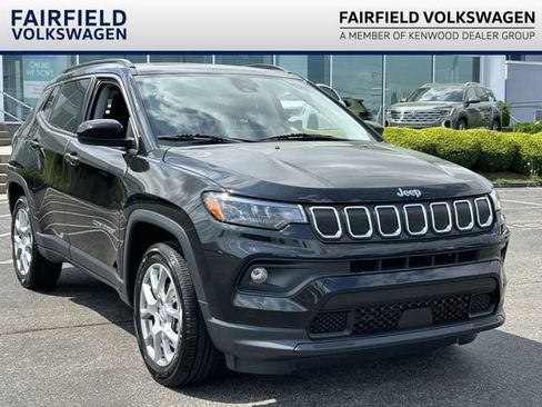 Used 2022 Jeep Compass Latitude w/ Sun and Sound Group AWD/4WD image 1