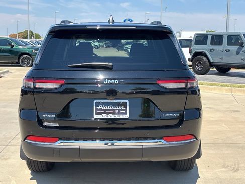 Used 2023 Jeep Grand Cherokee Laredo X AWD/4WD image 4