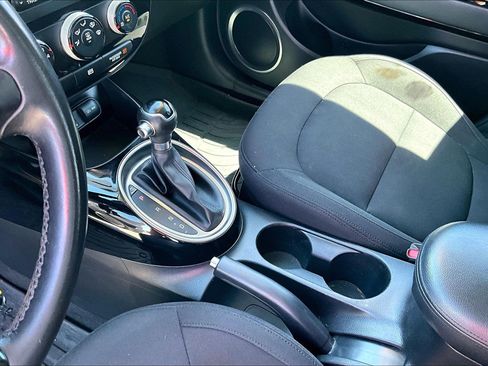 Used 2015 Kia Soul ! FWD image 10