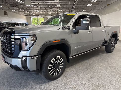 Used 2025 GMC Sierra 2500 Denali Ultimate AWD/4WD image 3