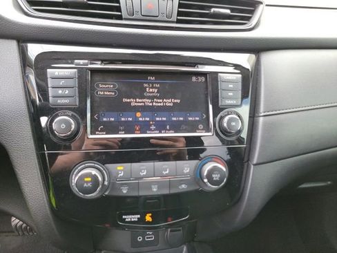 Used 2020 Nissan Rogue S w/ Special Edition Package FWD image 15