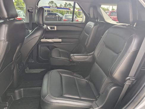 Used 2023 Ford Explorer XLT w/ Equipment Group 202A RWD image 13