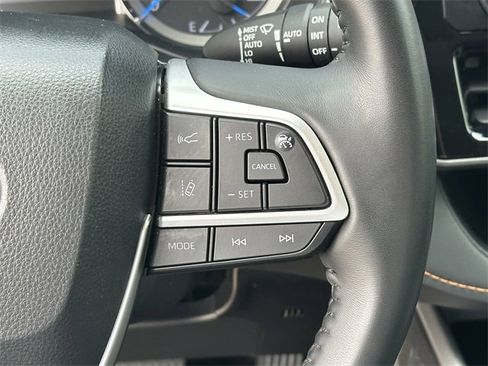 Used 2023 Toyota Highlander Bronze Edition image 10