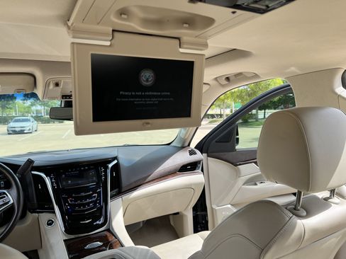 Used 2017 Cadillac Escalade Luxury RWD image 39