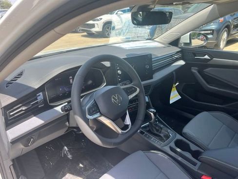 New 2026 Volkswagen Jetta SE FWD image 11