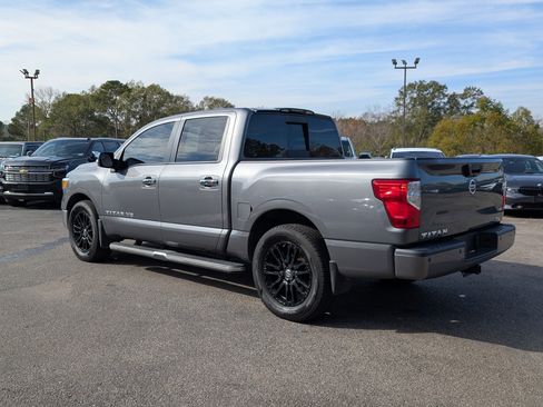 Used 2018 Nissan Titan SL image 7