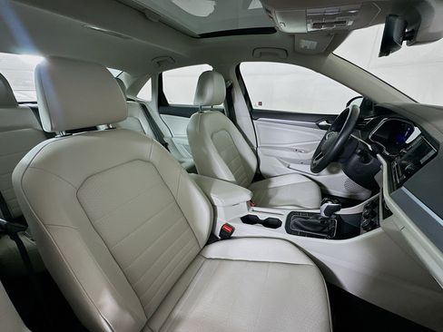 Used 2024 Volkswagen Jetta SE w/ Panoramic Sunroof Package image 30