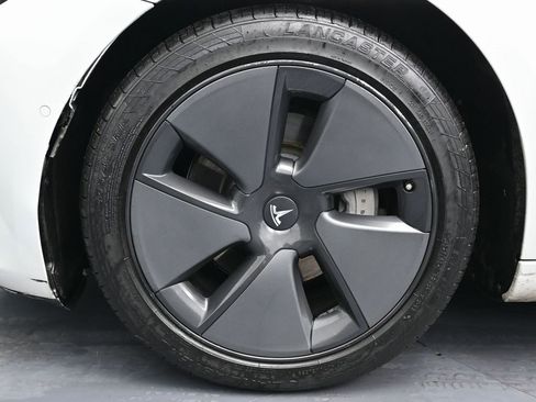 Used 2021 Tesla Model 3 Standard Range Plus image 10