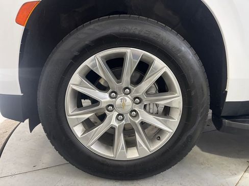 Used 2023 Chevrolet Suburban Premier image 14