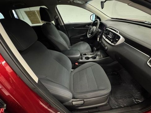 Used 2017 Kia Sorento LX image 16