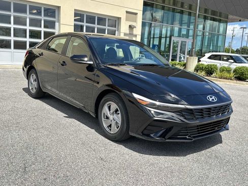 New 2026 Hyundai Elantra SE image 2