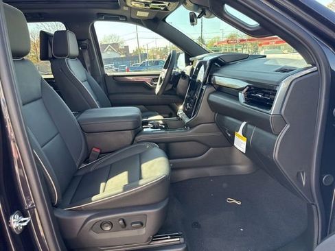 New 2026 GMC Yukon XL Elevation w/ Elevation Premium Package AWD/4WD image 9