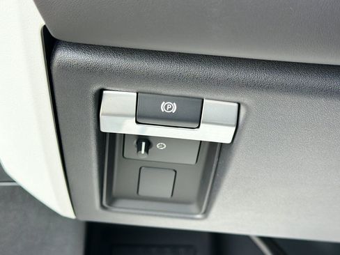 New 2026 Land Rover Defender 110 X-Dynamic SE AWD/4WD image 36