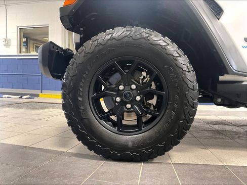 Used 2024 Jeep Wrangler Willys image 7