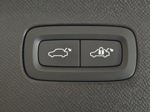 Used 2024 Volvo XC90 T8 Ultimate w/ Protection Package Premier image 11