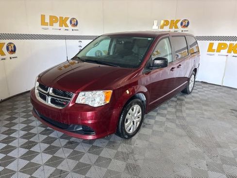 Used 2018 Dodge Grand Caravan SE w/ UConnect Hands-Free Group FWD image 4