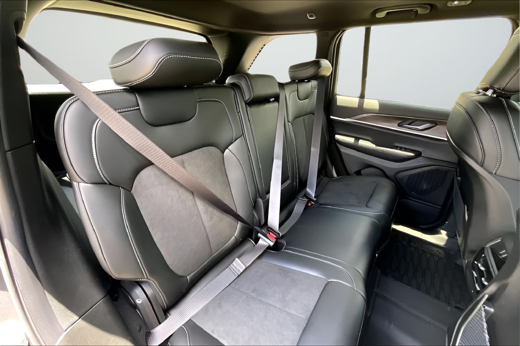 New 2026 Jeep Grand Cherokee Altitude AWD/4WD image 23