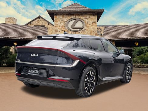 Used 2022 Kia EV6 Wind RWD image 2