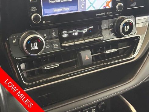 Used 2021 Toyota Highlander XLE AWD/4WD image 27