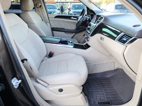 Used 2015 Mercedes-Benz GL 450 4MATIC w/ Driver Assistance Package image 21