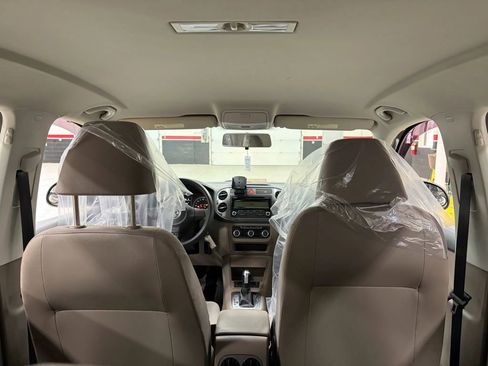 Used 2011 Volkswagen Tiguan S image 27