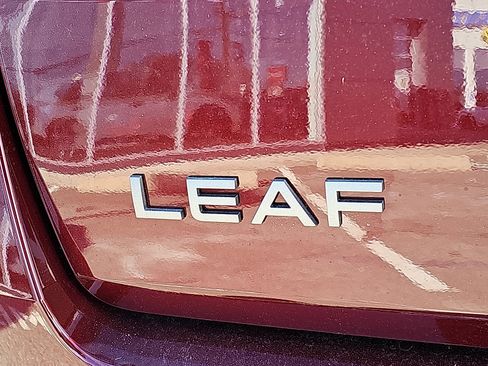 New 2026 Nissan Leaf Platinum+ w/ Floor Mat Package (Platinum+) image 23