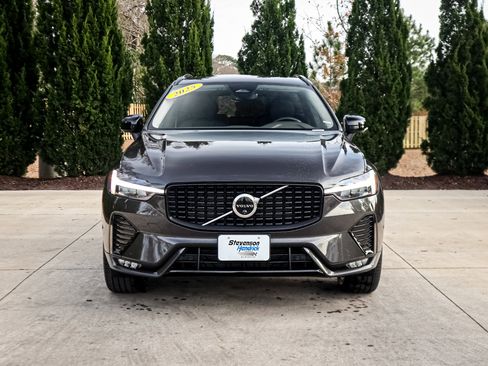 Used 2025 Volvo XC60 B5 Plus image 3