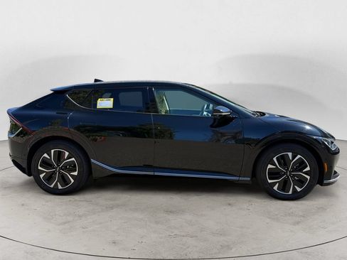 Used 2023 Kia EV6 Wind w/ Wind Technology Package AWD/4WD image 4