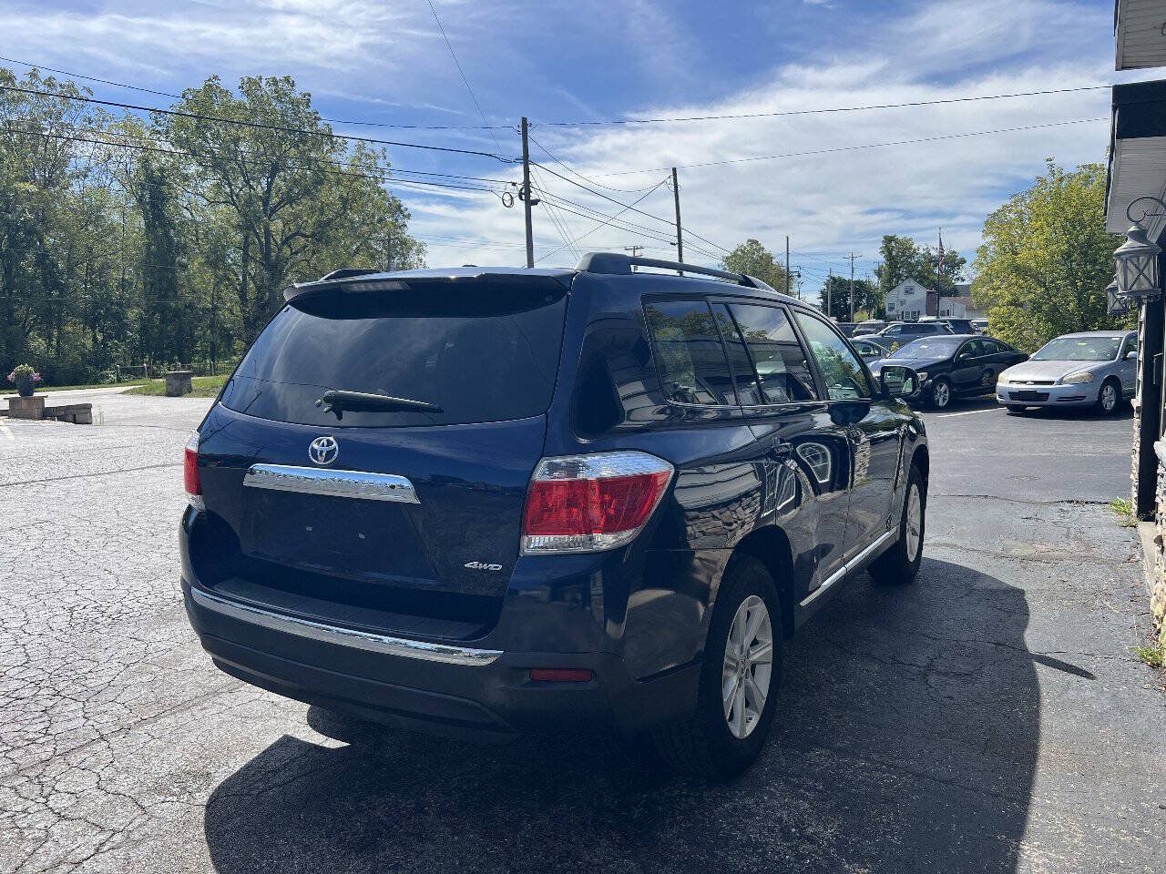 Used 2012 Toyota Highlander SE w/ Tow Pkg AWD/4WD image 3