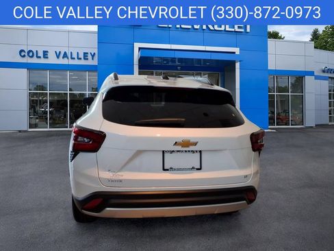 New 2026 Chevrolet Trax LT w/ Driver Confidence Package FWD image 4