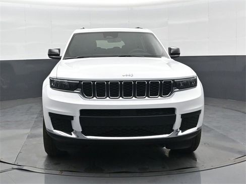 New 2025 Jeep Grand Cherokee L Laredo image 9