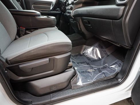 Used 2022 RAM 2500 Big Horn w/ Cold Weather Group image 24