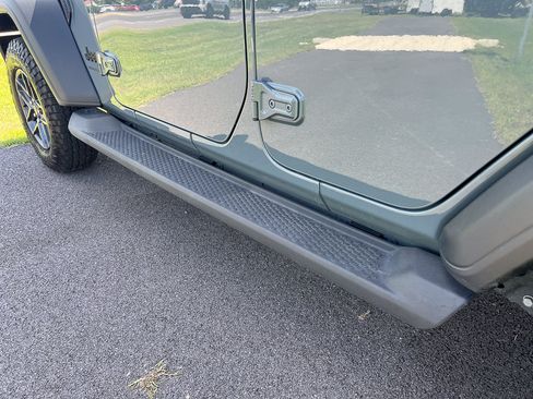 Used 2018 Jeep Wrangler Unlimited Sport S AWD/4WD image 3