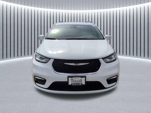 Used 2022 Chrysler Pacifica Touring-L AWD/4WD image 25