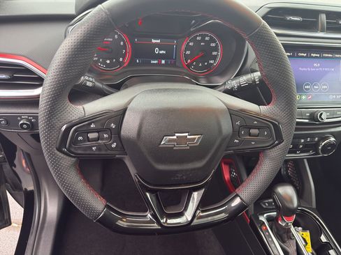 Used 2022 Chevrolet TrailBlazer RS w/ Sun and Liftgate Package image 17