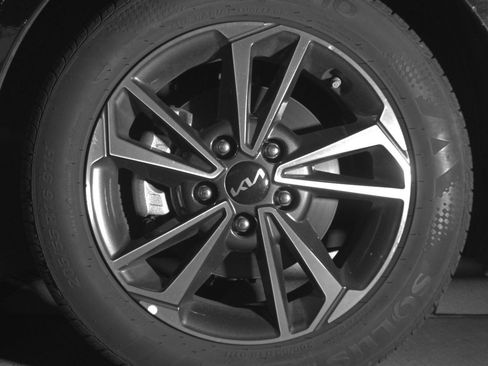 Used 2024 Kia Forte LXS FWD image 12