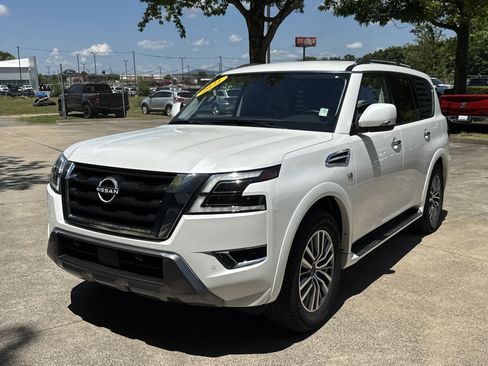 Used 2021 Nissan Armada SV w/ SV Appearance Package RWD image 3