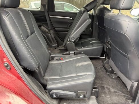 Used 2017 Toyota Highlander SE image 8