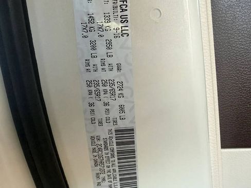 Used 2017 Chrysler Pacifica Touring FWD image 29