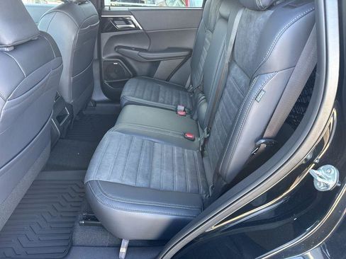 New 2026 Mitsubishi Outlander SE FWD image 24
