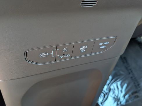 Certified 2024 Kia EV9 Land image 31