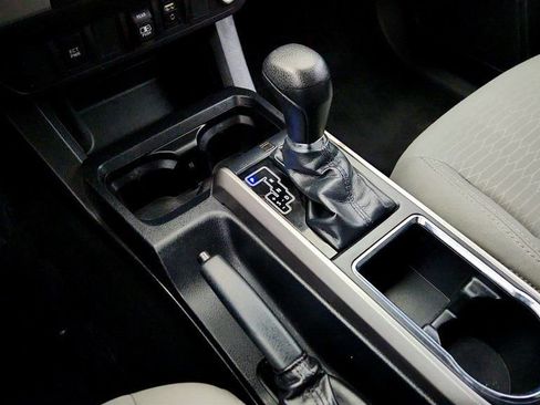 Used 2018 Toyota Tacoma SR5 image 16